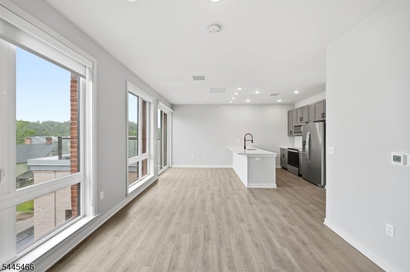 175 Morris St 408