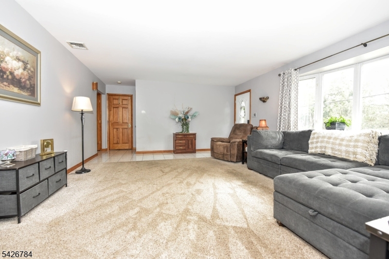 48 Maple Ave