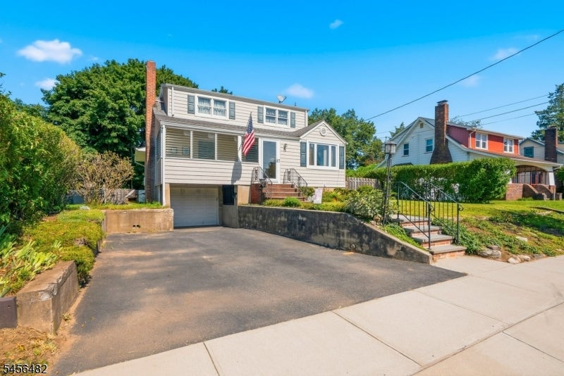 71 Schuyler Ave