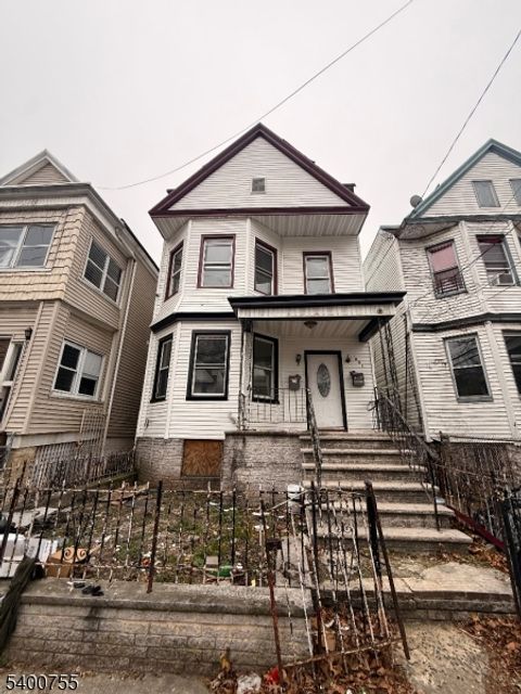 221 Bayview Ave Jersey City NJ 07305