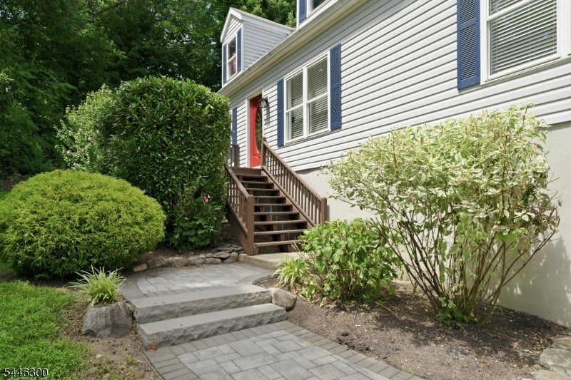 64 Valley Rd