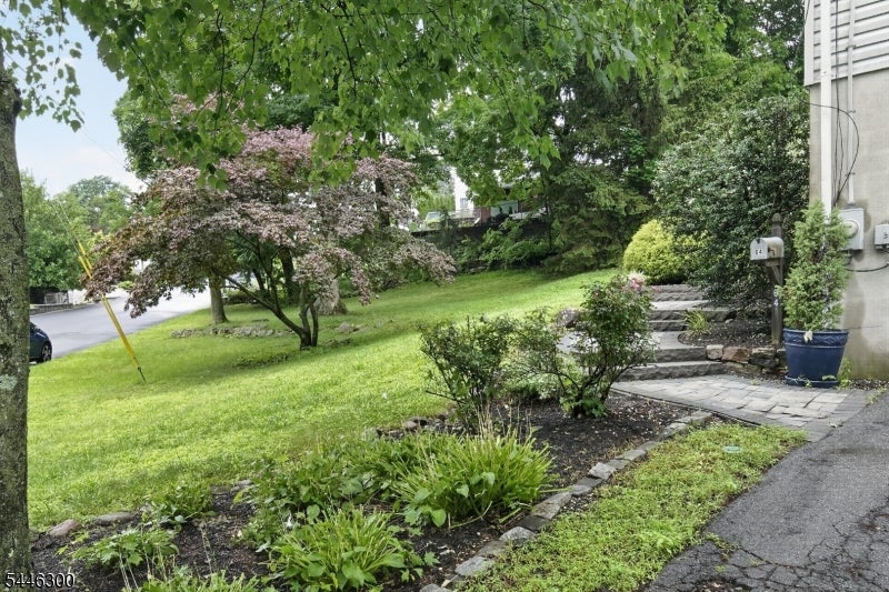 64 Valley Rd