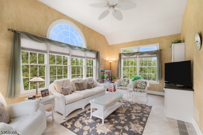 1 Country Oaks Rd