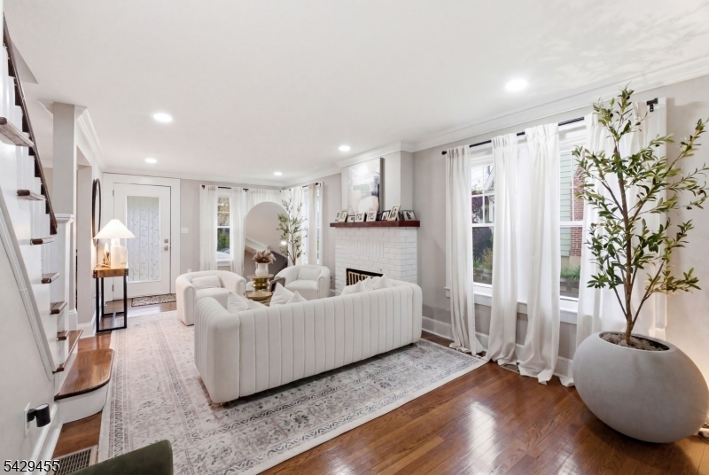 372 Newton St