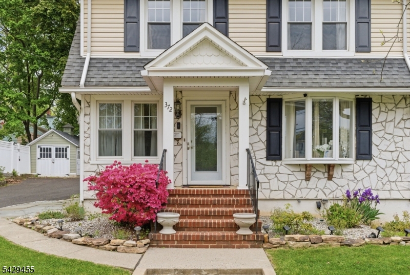 372 Newton St