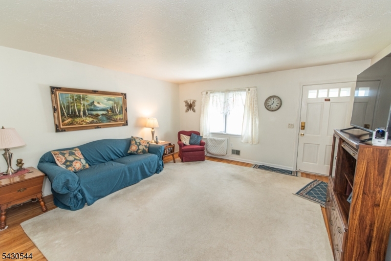 341 Lake Shore Dr