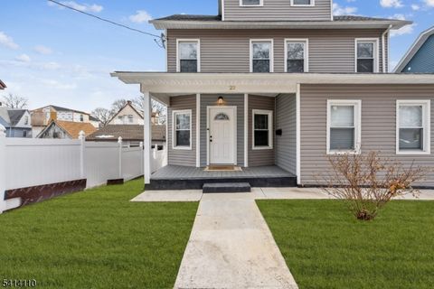 22 Pine Grove Ter Newark City NJ 07106