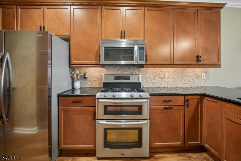 1403 Pointe Gate Dr 1403