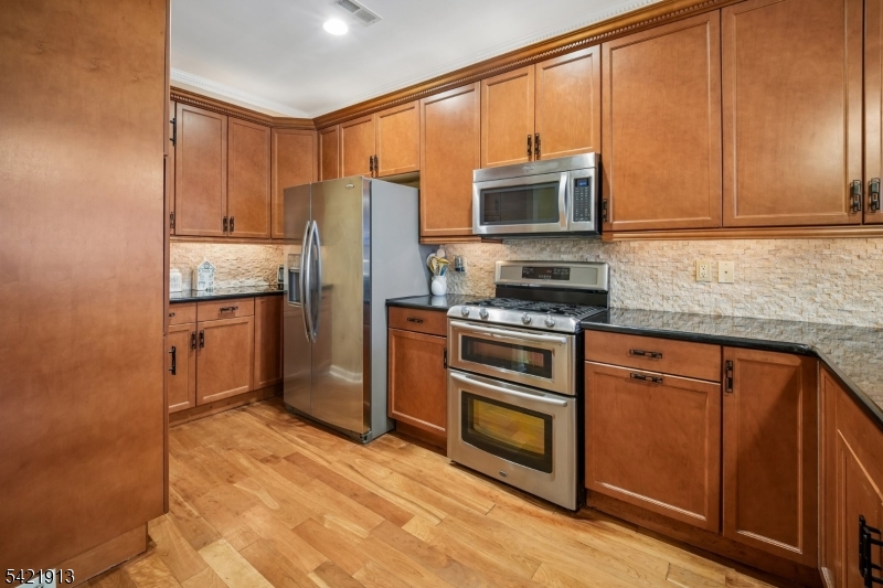 1403 Pointe Gate Dr 1403