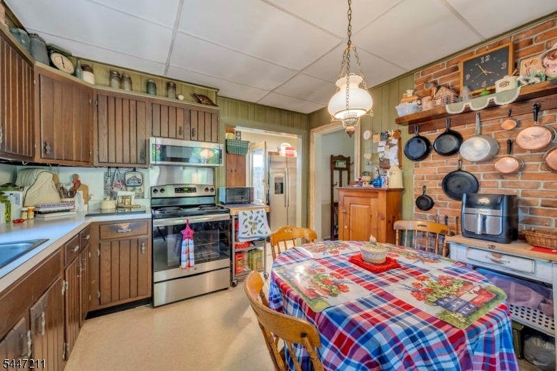 438 Church Rd