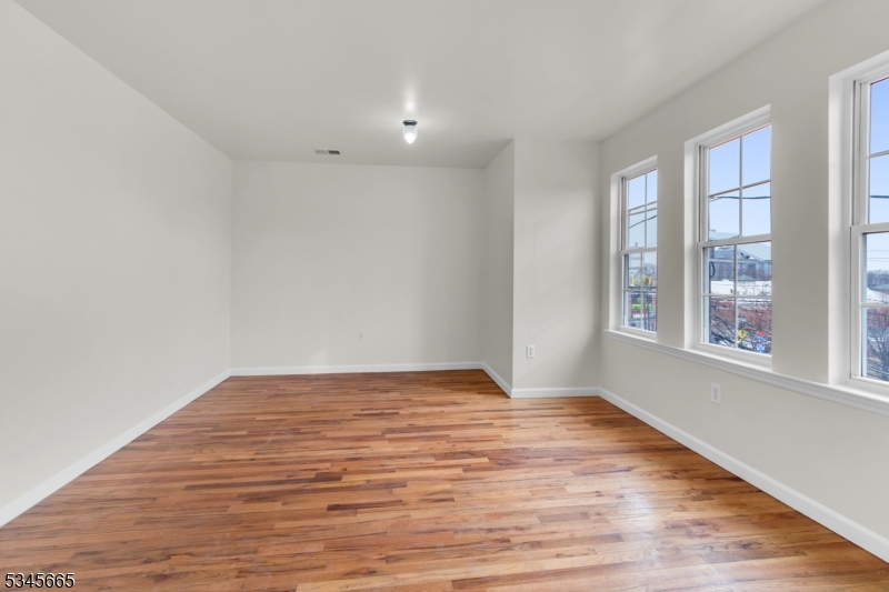 392 New St 1