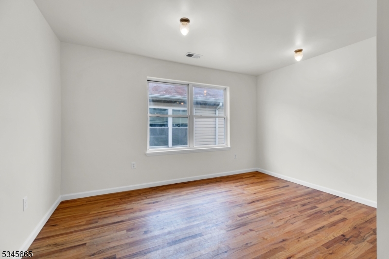 392 New St 1