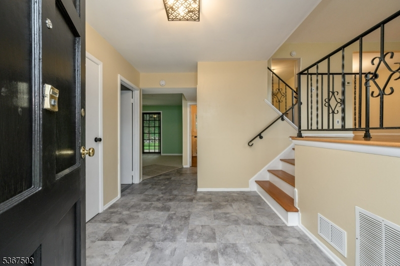 43 Barry Dr