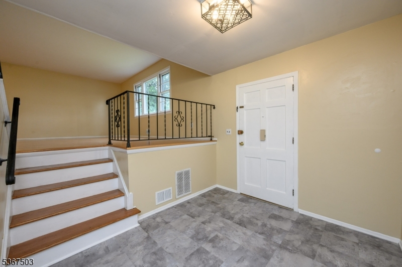 43 Barry Dr