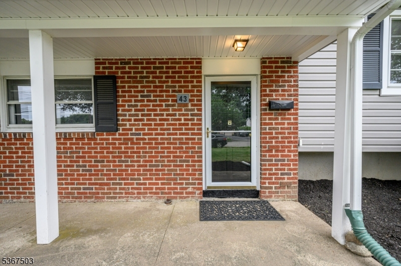 43 Barry Dr