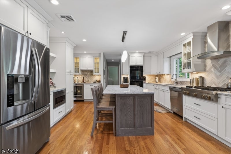 32 1St St
