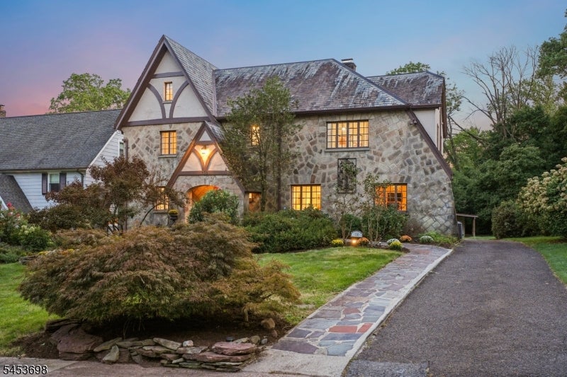 136 Summit Ave