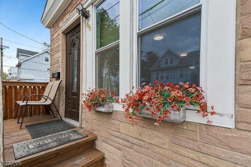 66 Oak Ave
