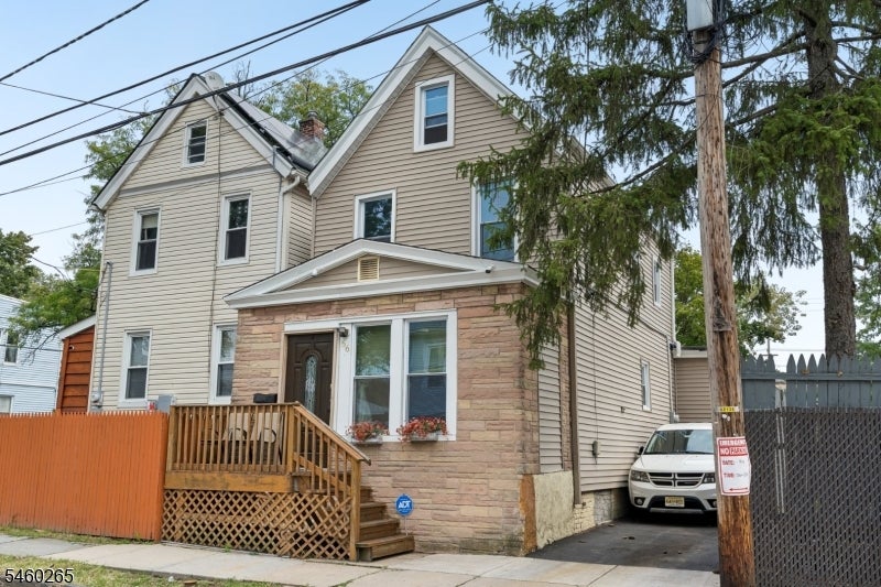 66 Oak Ave