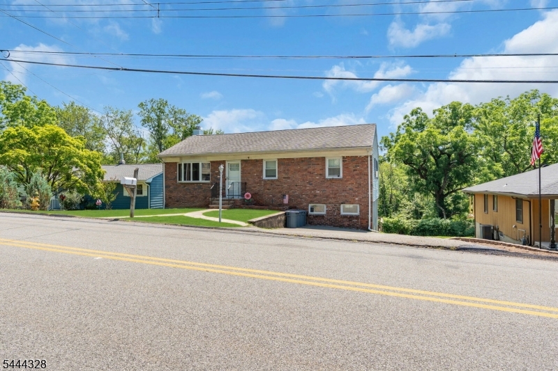 7 Cayuga Ave