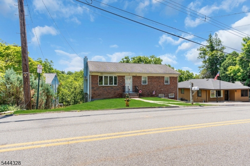 7 Cayuga Ave