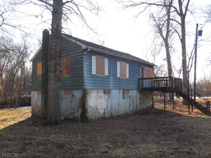 31 Brookside Rd