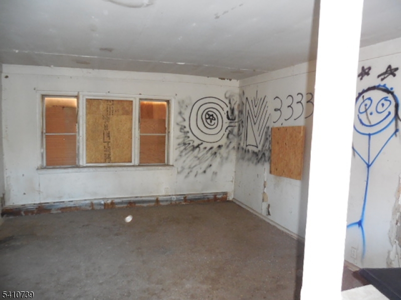 31 Brookside Rd