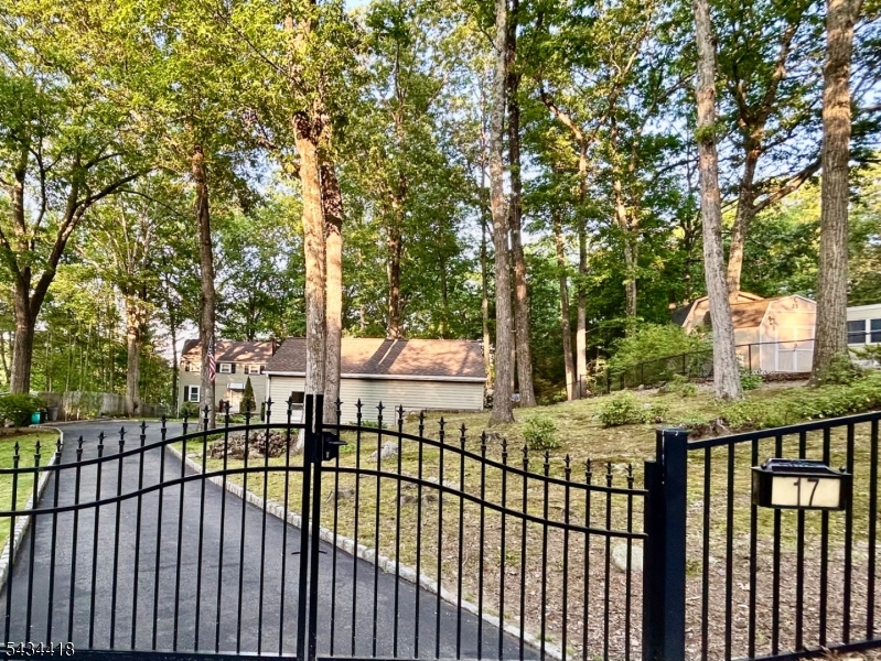 17 Highland Rd