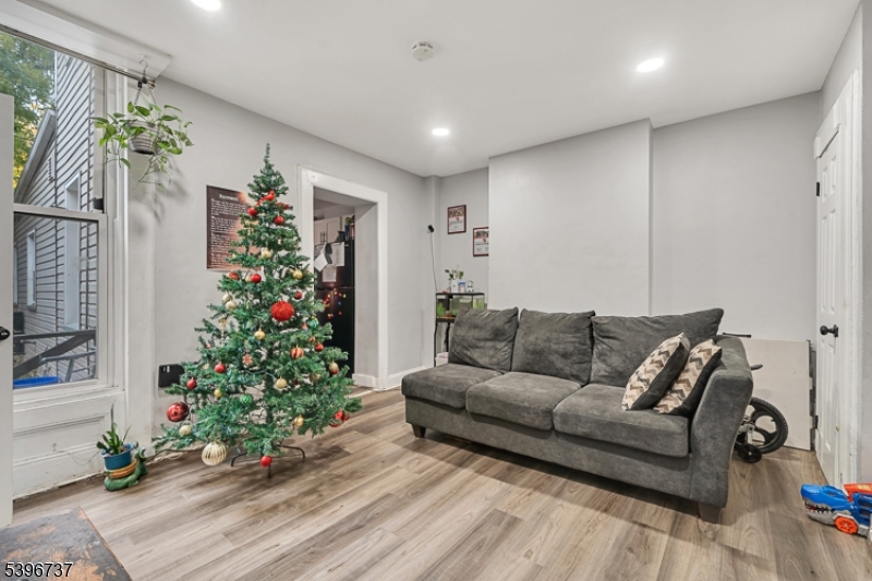 14 Crown St