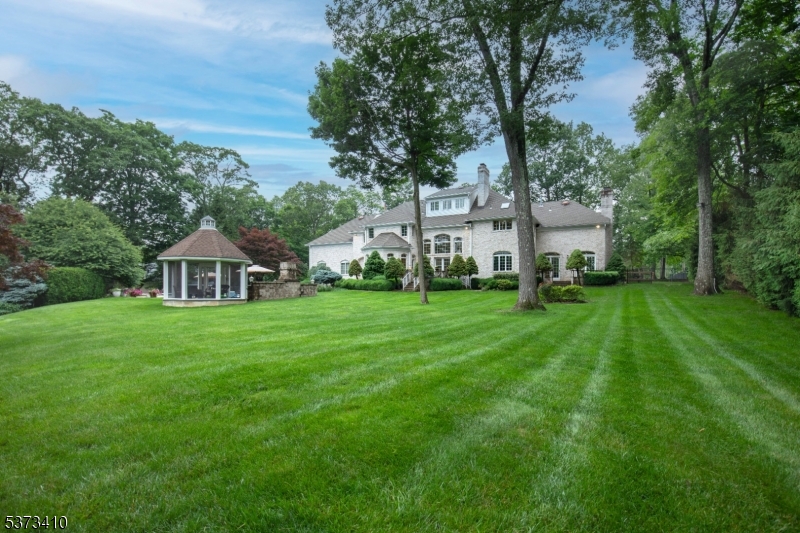 16 Charlotte Hill Dr