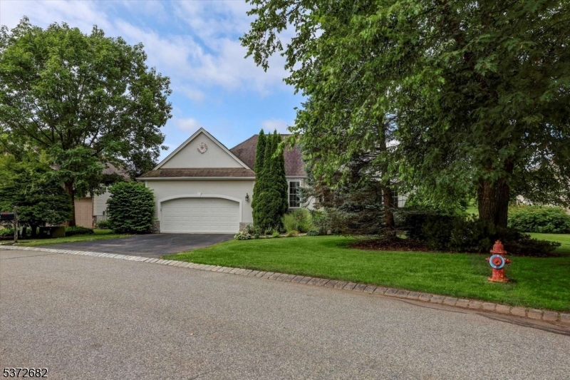 2 Post Oak Ct
