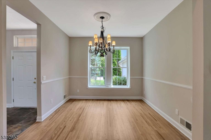 2 Post Oak Ct