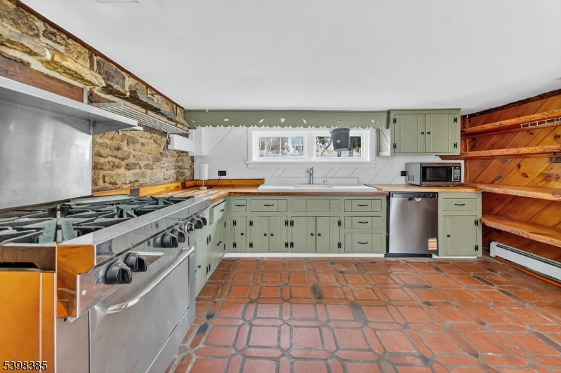 28 Old Clinton Rd