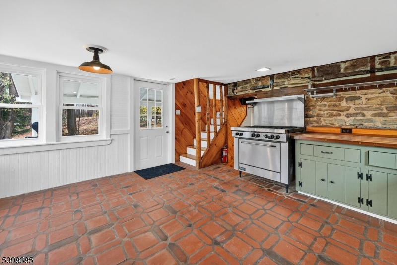 28 Old Clinton Rd