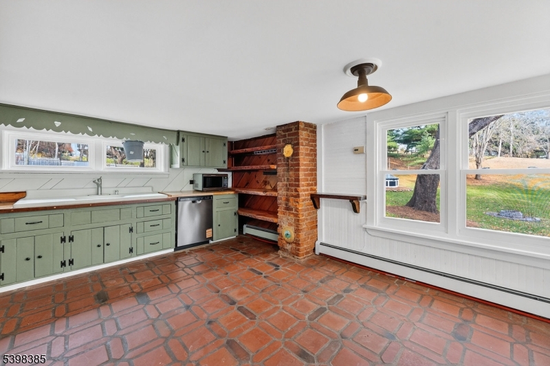 28 Old Clinton Rd