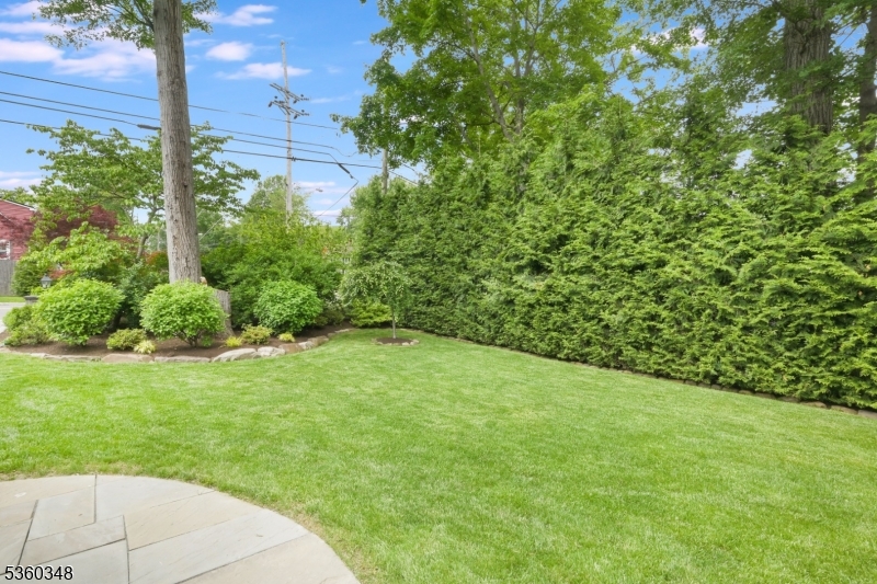 6 Fairview Ave