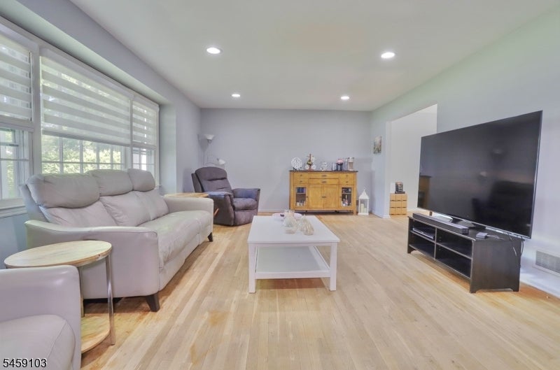 93 Summit Ct