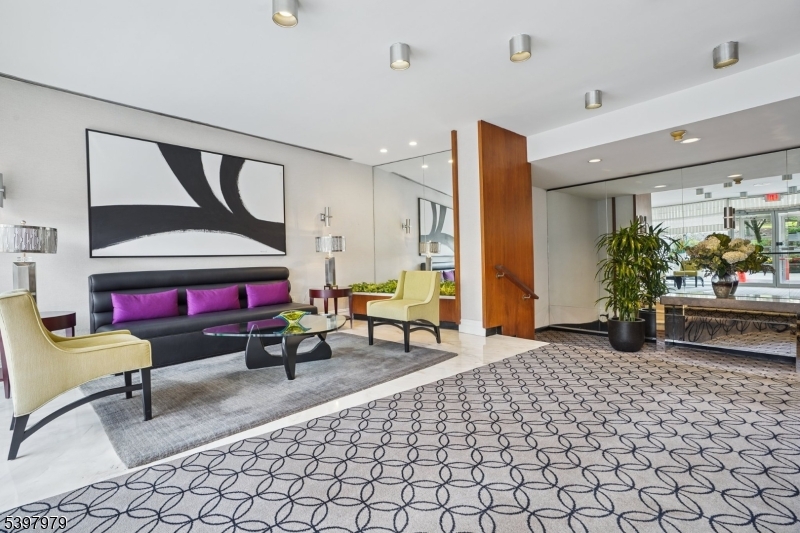 1 Claridge Dr Apt 702 702