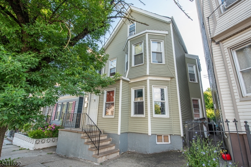 83 Winans Ave
