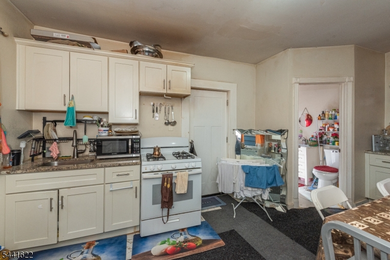 83 Winans Ave