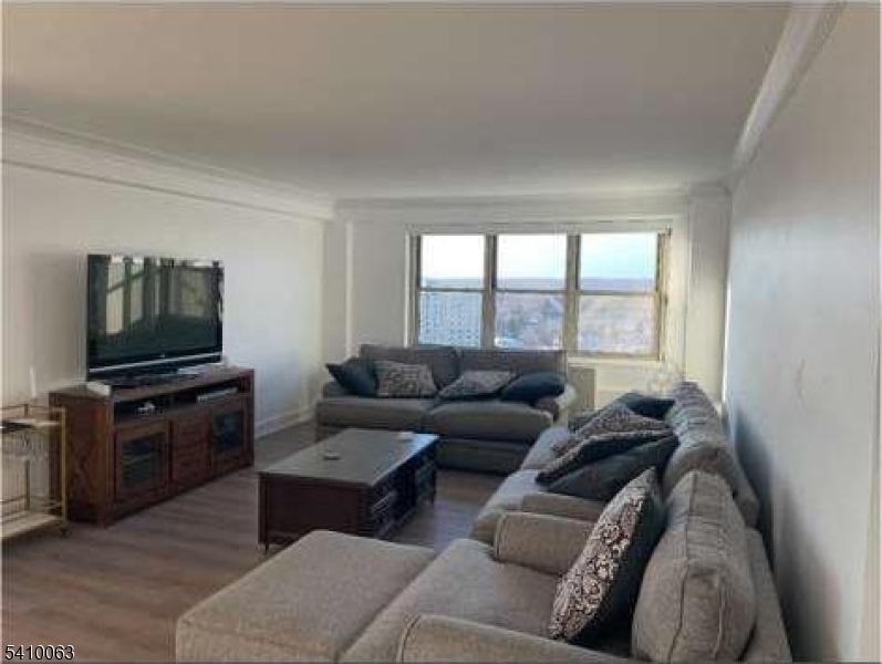 28 Riverside Ave Riv Twr 11H