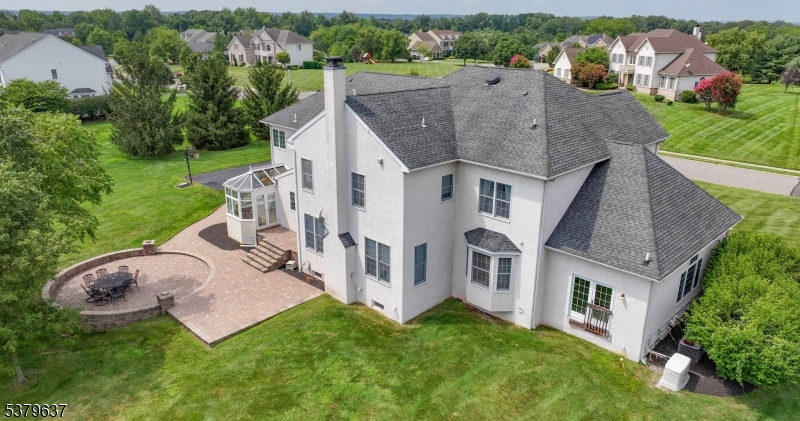 10 Claridge Ln