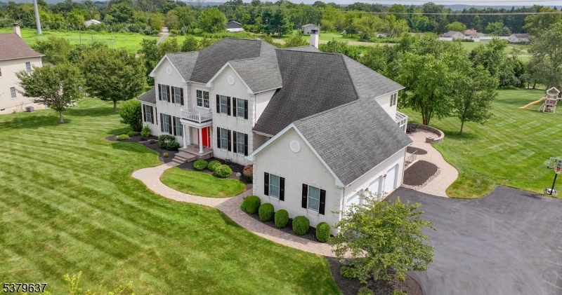 10 Claridge Ln