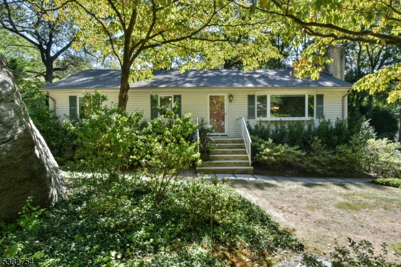 4 Dogwood Trail