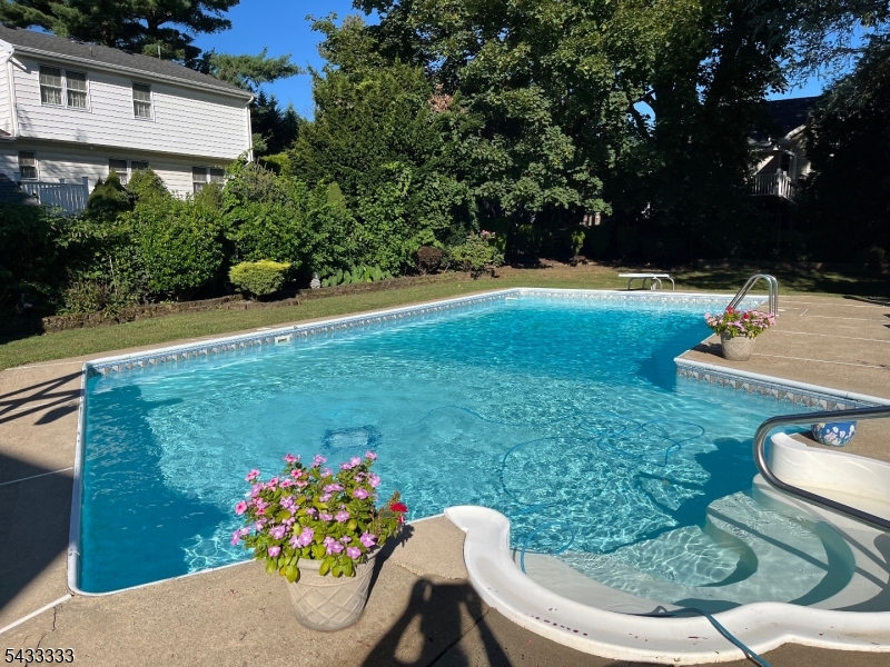 3 Carol Ct