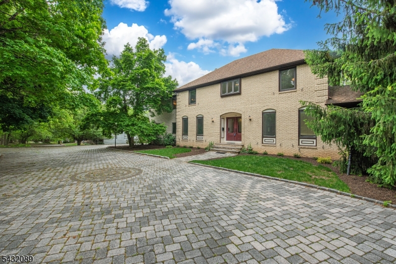 104 Shrewsbury Dr