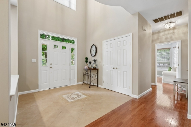 49 Buckingham Ct