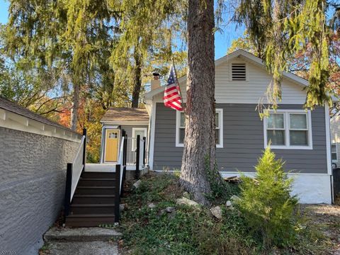 Photo of 72 Indian Trl, Hopatcong, NJ 07821 (MLS # 3995678)