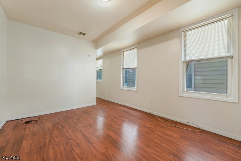 46 Seymour Ave