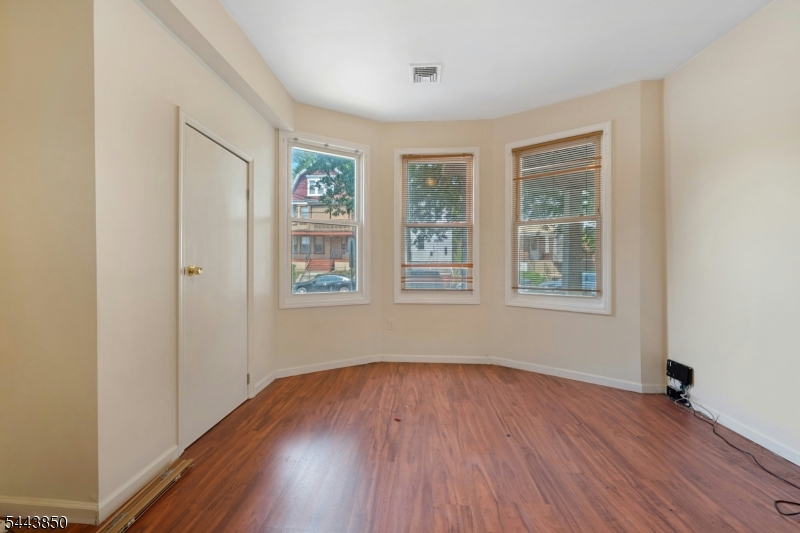 46 Seymour Ave